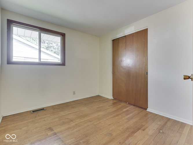 Listing Image 24