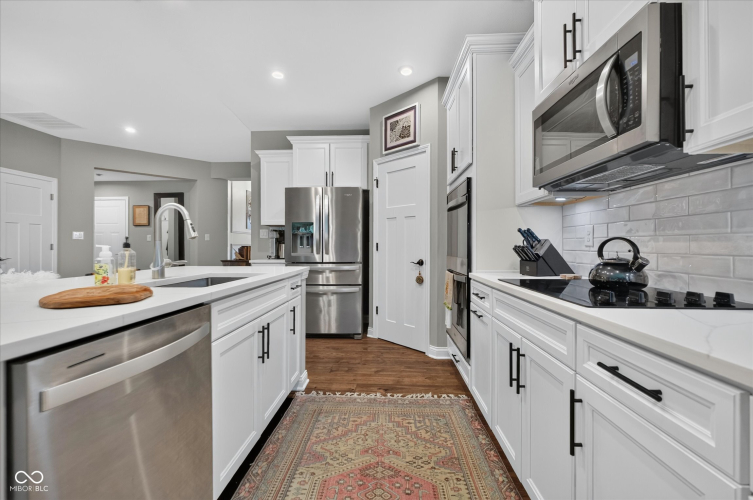 Listing Image 11