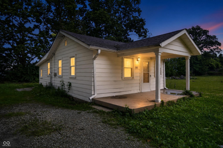 Listing Image 3