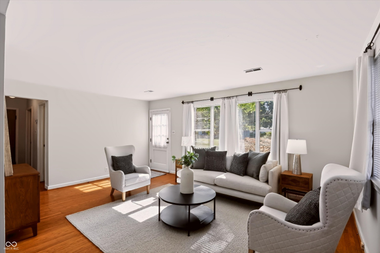 Listing Image 7