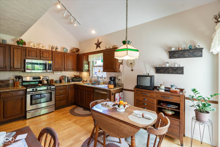 Listing Image 9
