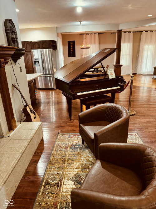 Listing Image 10