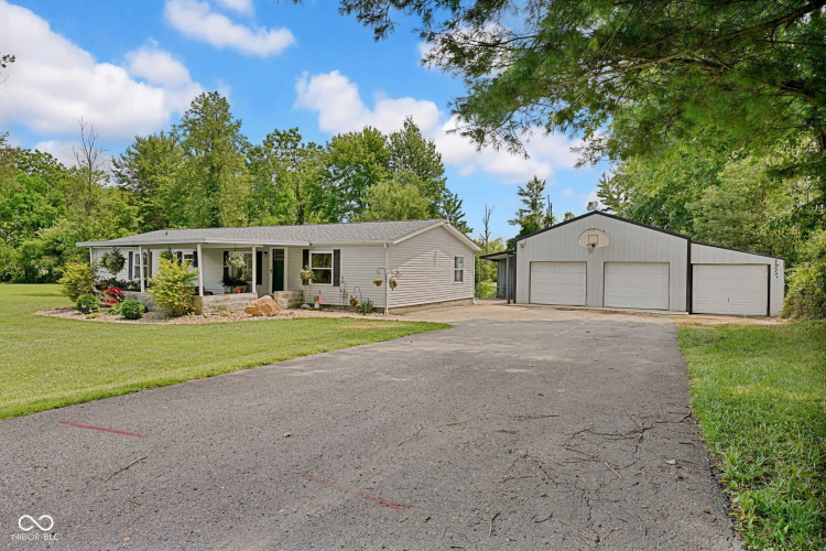 Listing Image 4
