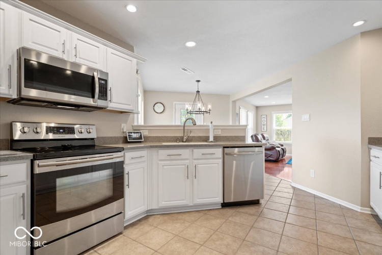 Listing Image 11