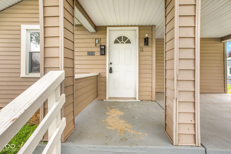 Listing Image 4