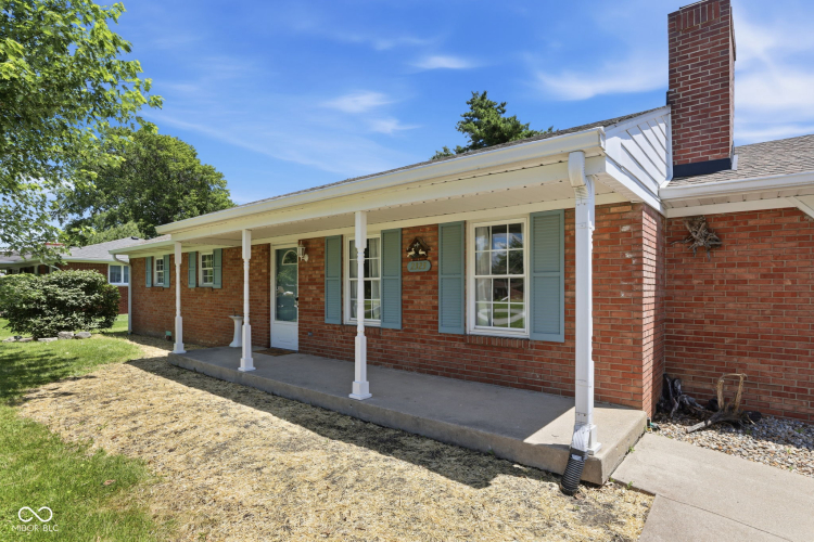Listing Image 4