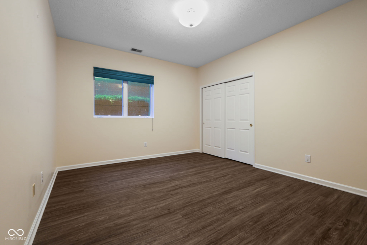 Listing Image 74
