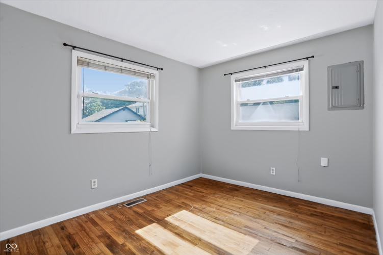 Listing Image 13