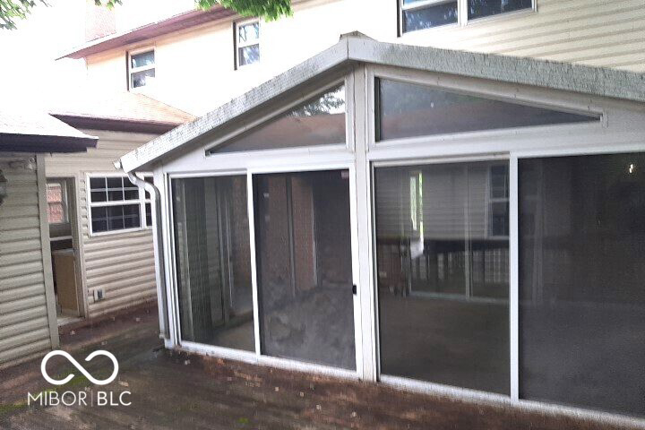Listing Image 4