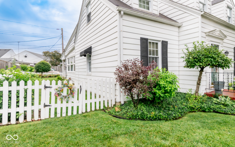 Listing Image 12