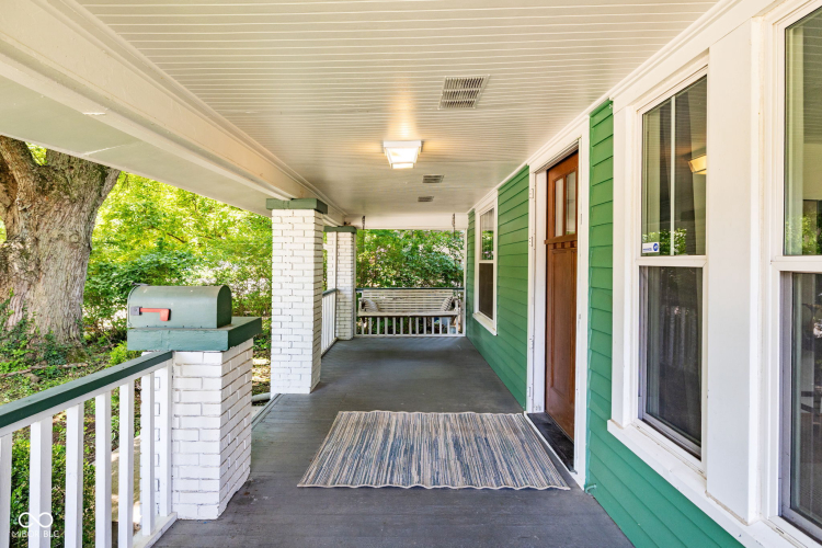 Listing Image 4