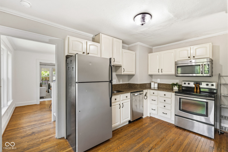 Listing Image 9