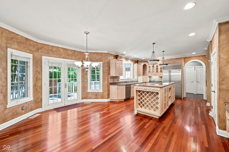 Listing Image 11