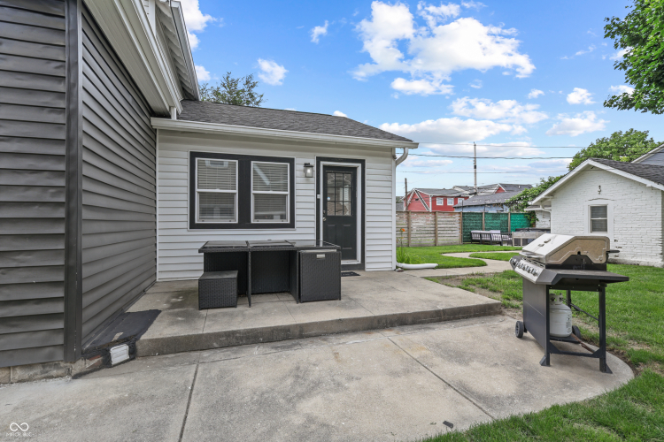 Listing Image 12