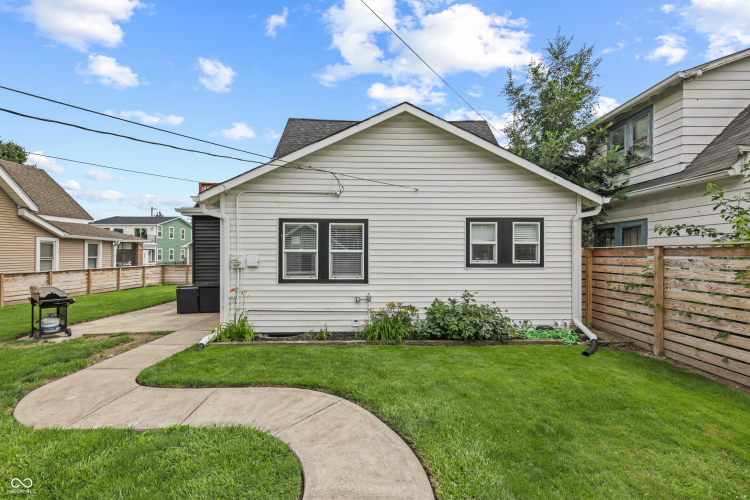 Listing Image 8