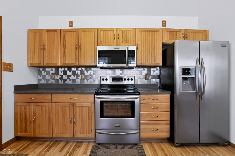 Listing Image 19