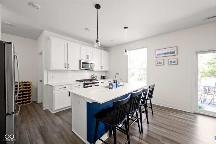 Listing Image 12