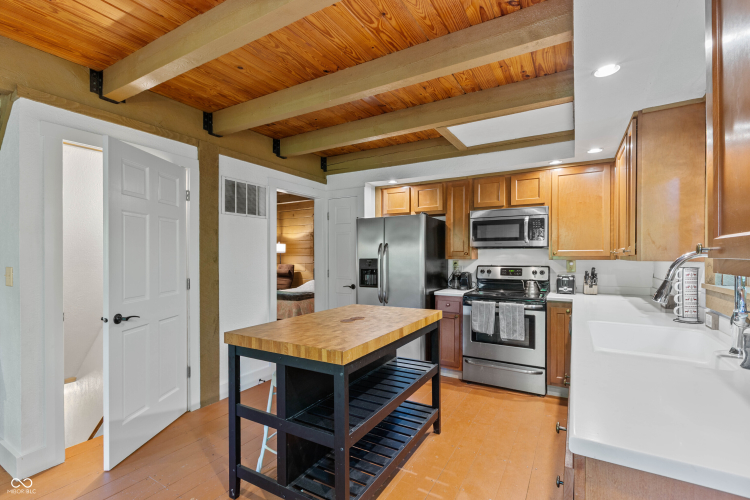 Listing Image 9