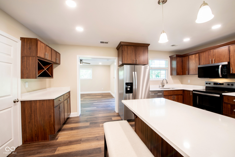 Listing Image 12