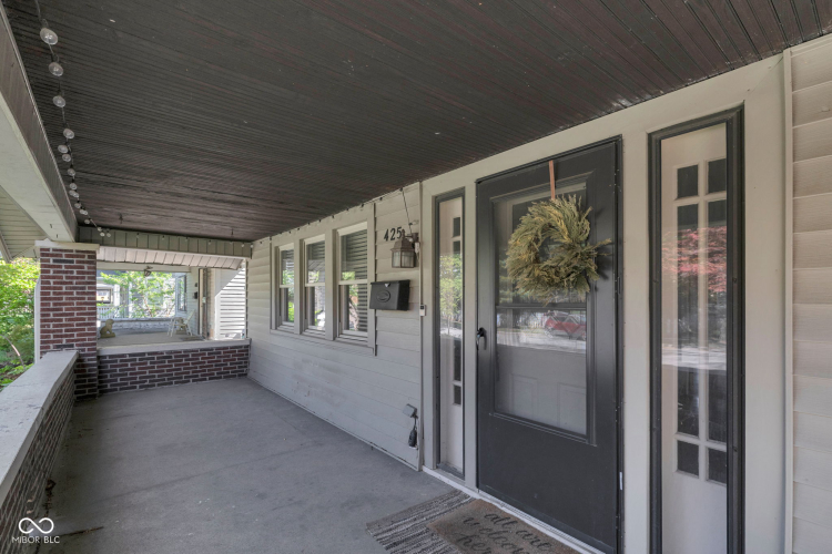 Listing Image 4
