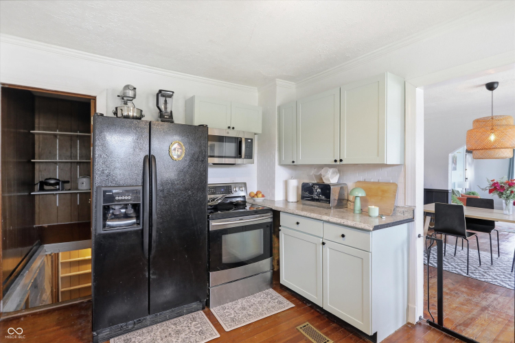 Listing Image 16