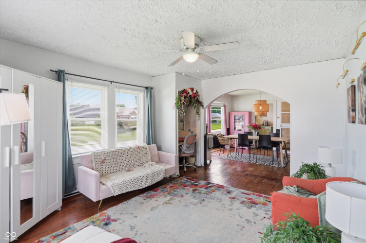 Listing Image 8