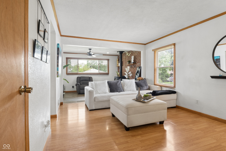Listing Image 8