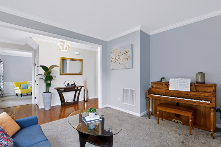 Listing Image 12