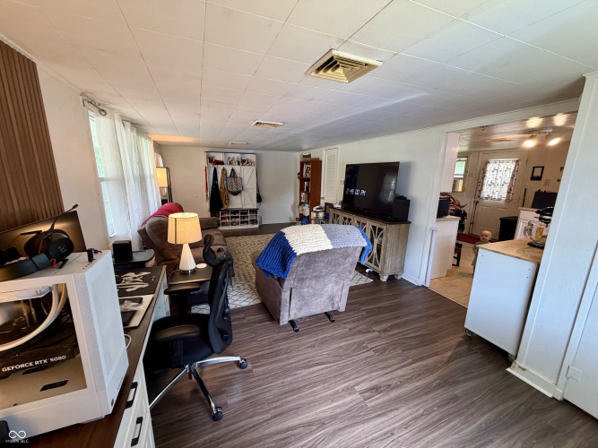 Listing Image 8