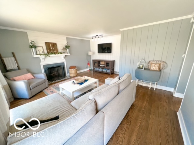 Listing Image 4