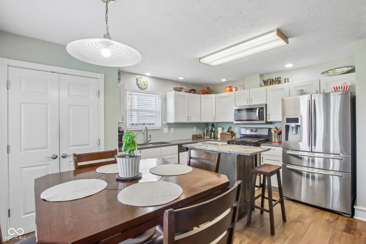 Listing Image 11