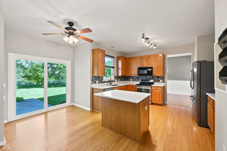 Listing Image 16