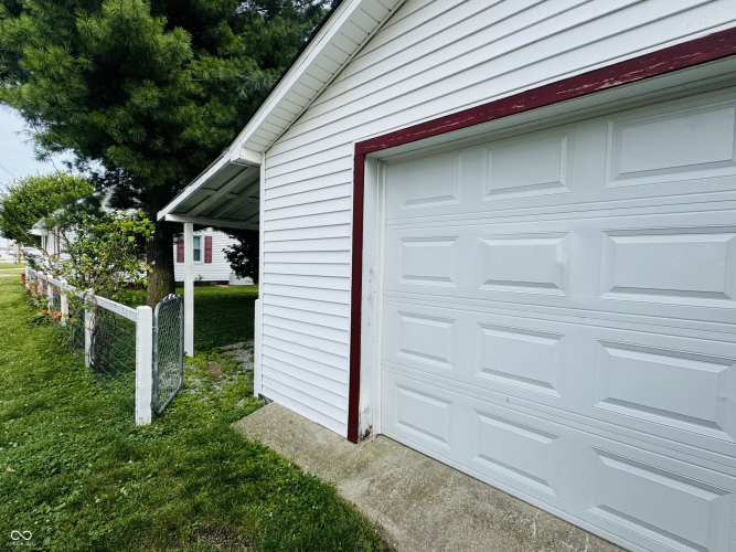 Listing Image 11