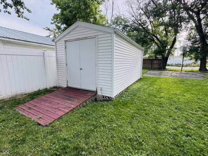 Listing Image 12