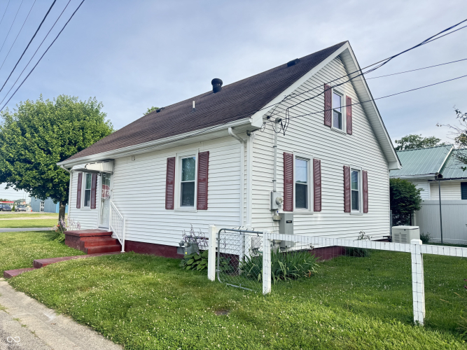Listing Image 4