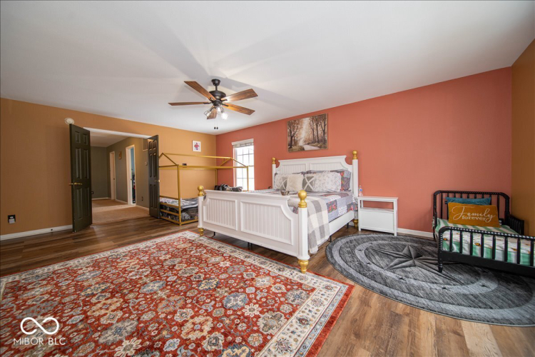 Listing Image 16