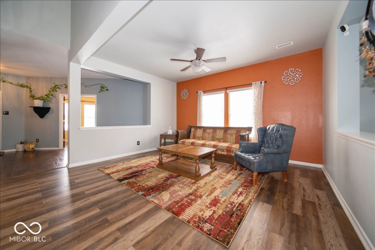 Listing Image 6