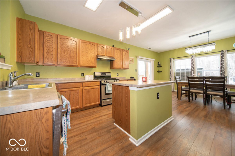 Listing Image 8