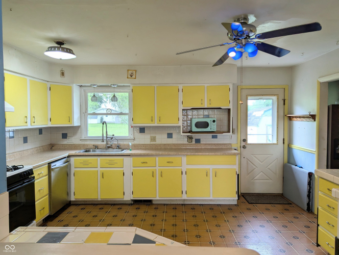 Listing Image 8