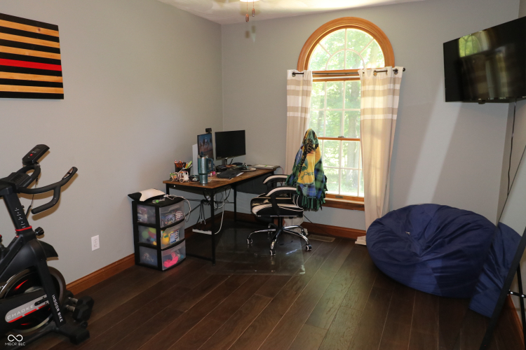 Listing Image 12