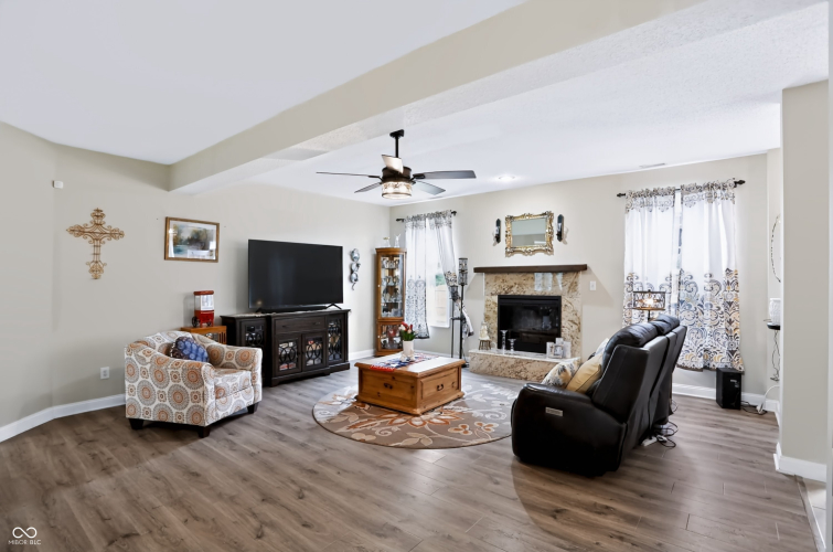 Listing Image 12