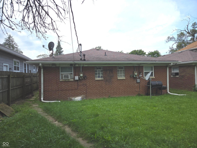 Listing Image 4
