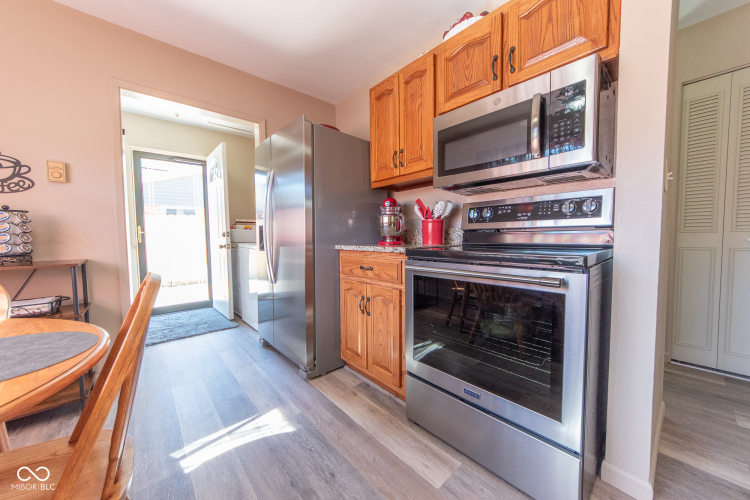 Listing Image 10
