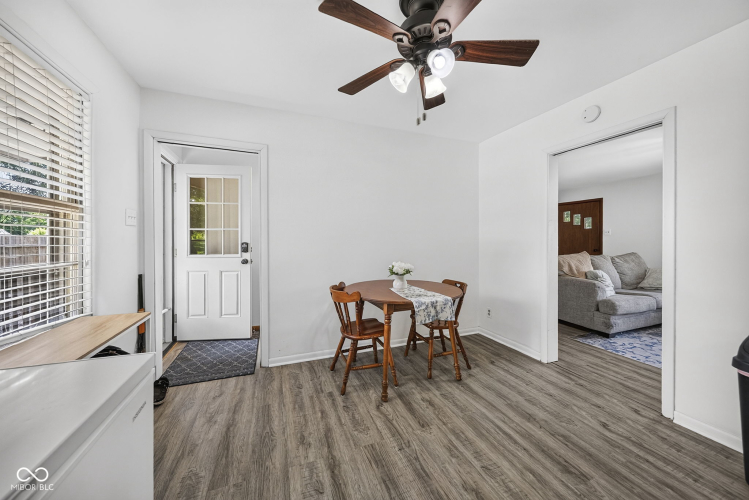 Listing Image 11