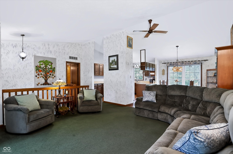 Listing Image 6