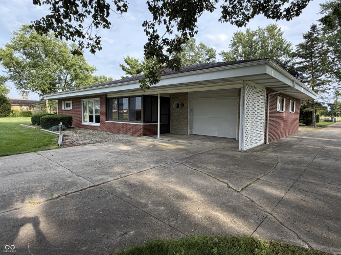 Listing Image 8