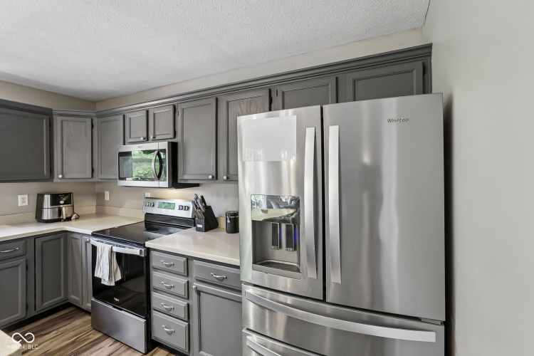 Listing Image 19