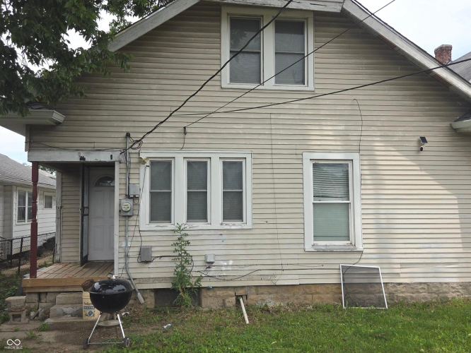 Listing Image 4