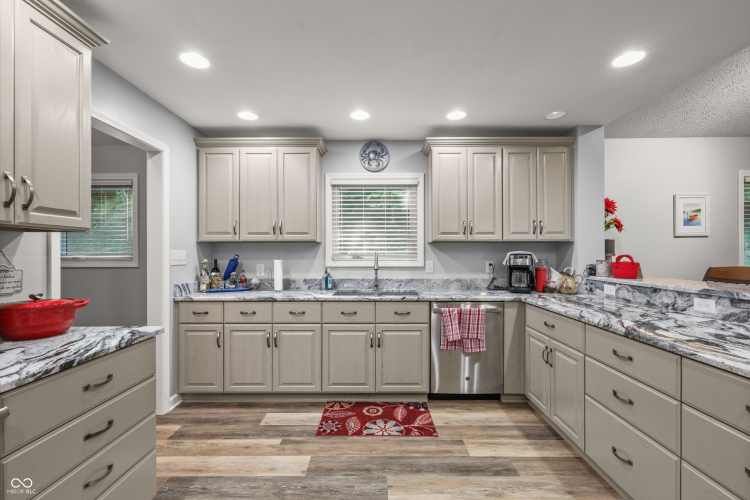 Listing Image 13