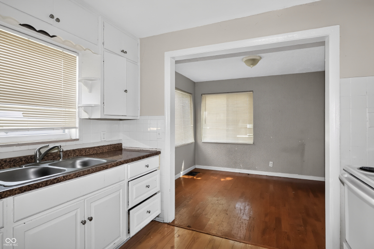 Listing Image 8